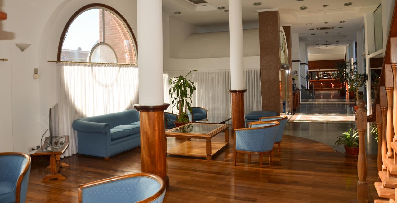 פינהמאר Hotel Reviens מראה חיצוני תמונה