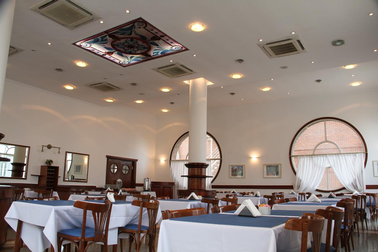 פינהמאר Hotel Reviens מראה חיצוני תמונה