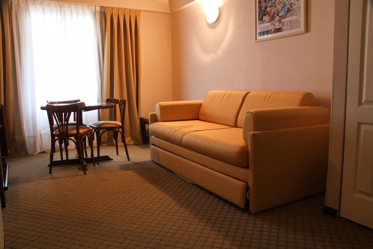 פינהמאר Hotel Reviens מראה חיצוני תמונה