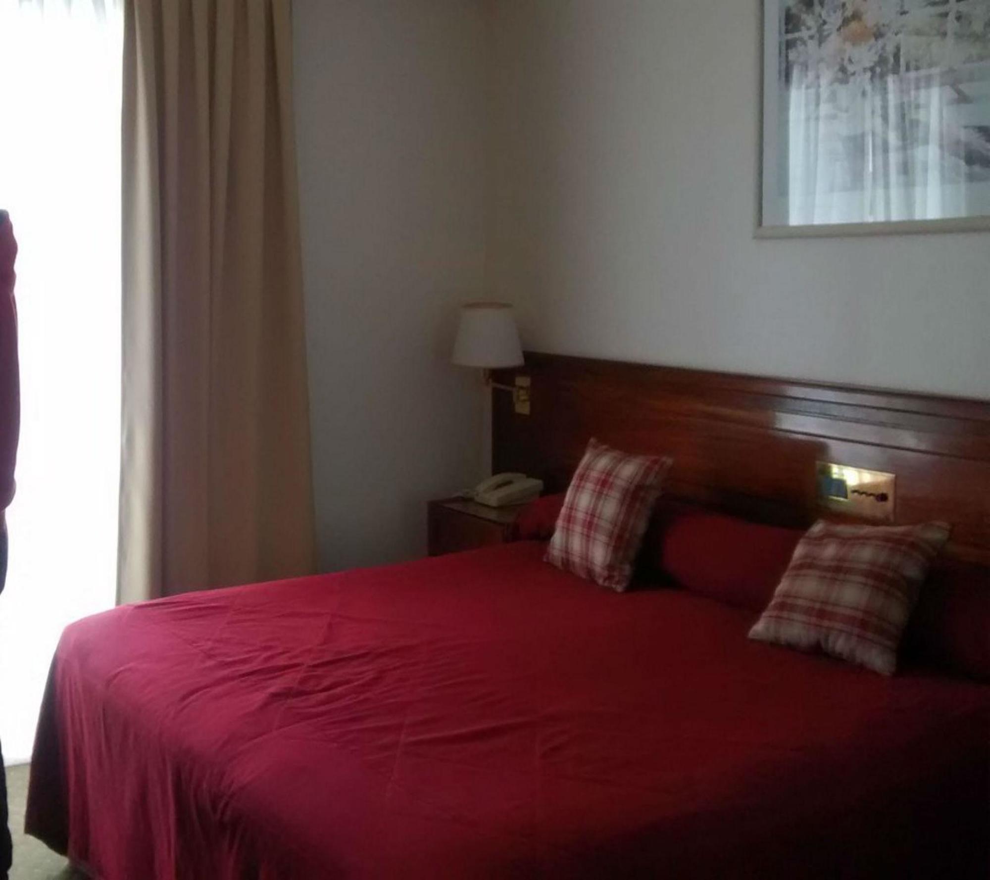 פינהמאר Hotel Reviens מראה חיצוני תמונה